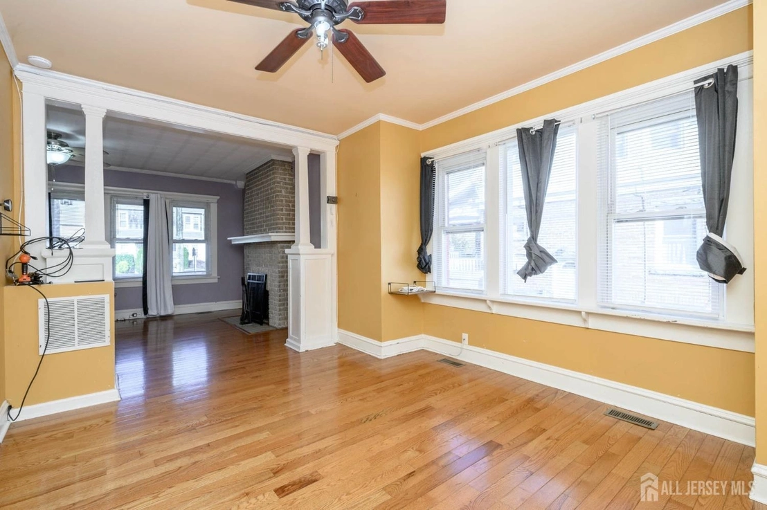 Photo of 123 Grove Avenue