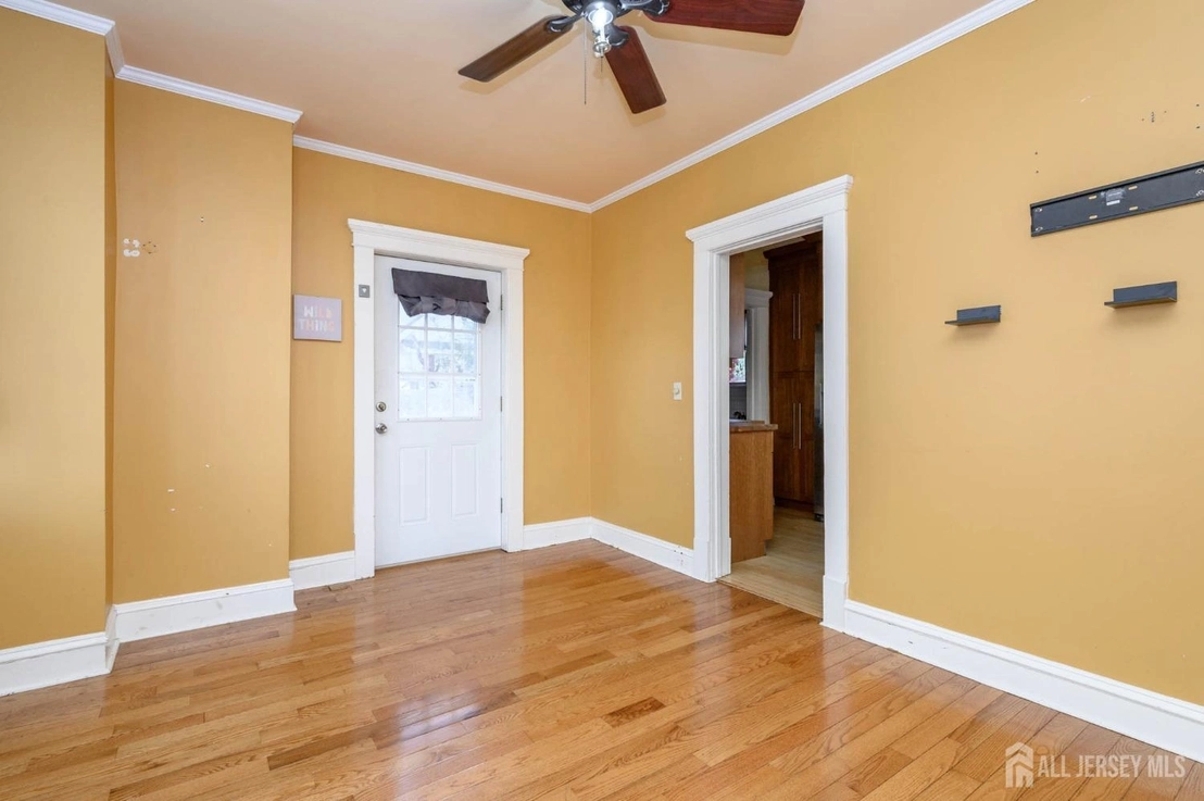 Photo of 123 Grove Avenue