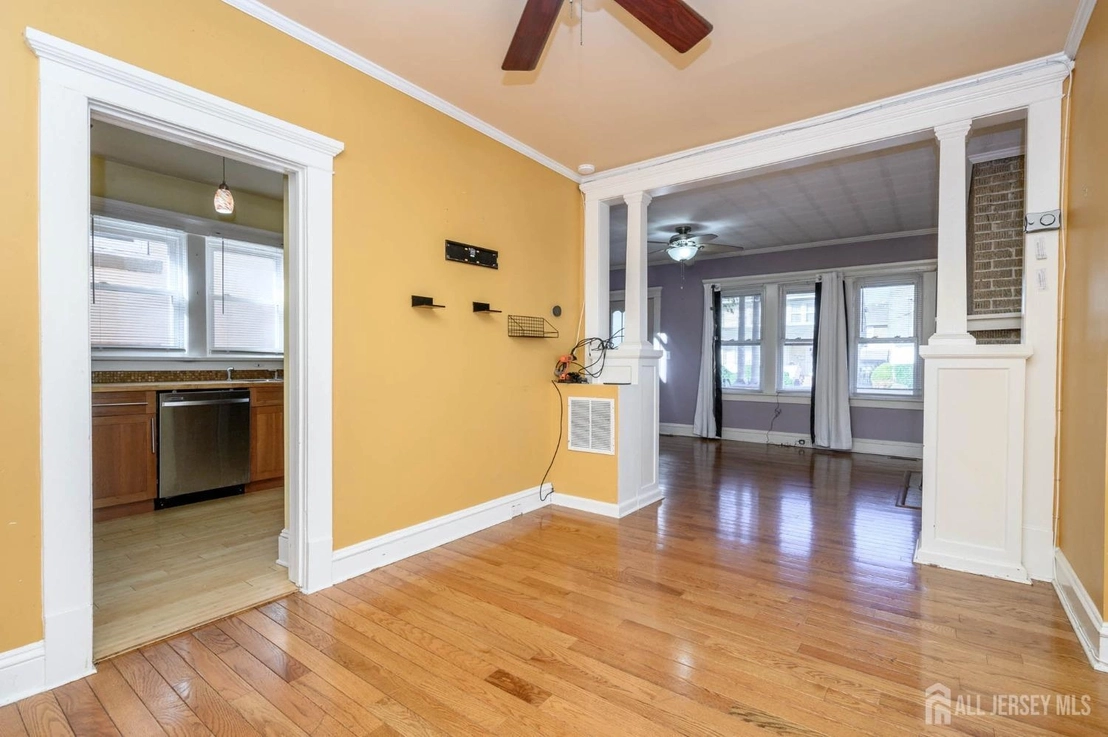 Photo of 123 Grove Avenue
