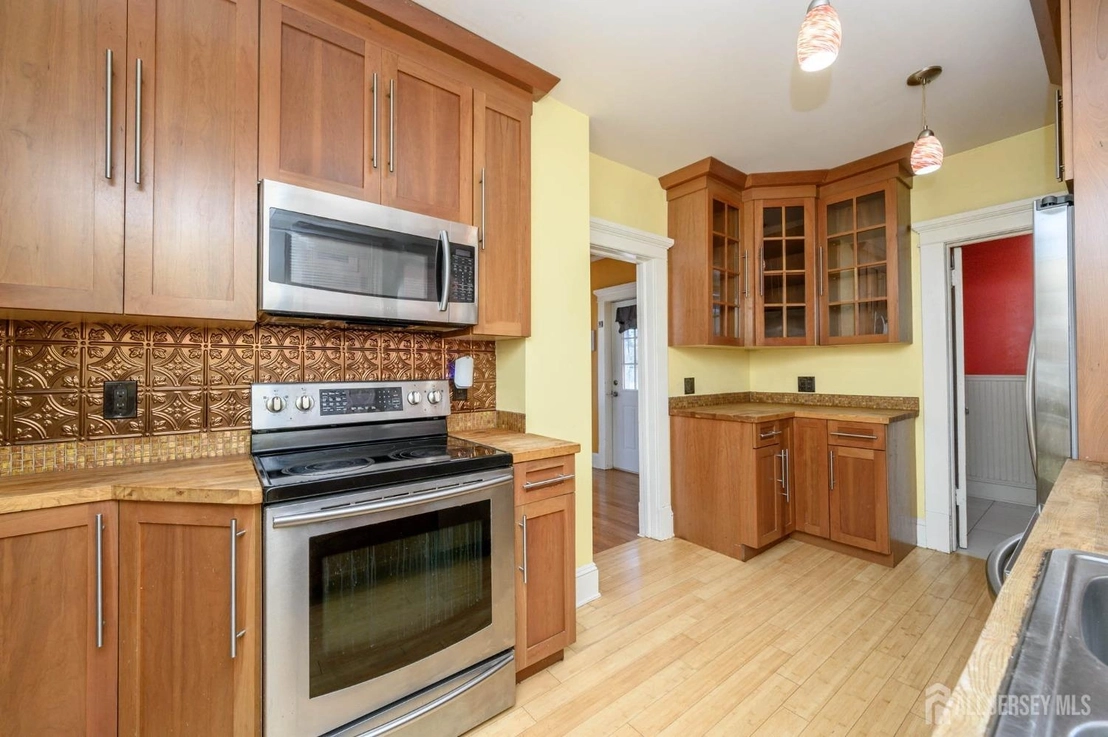 Photo of 123 Grove Avenue