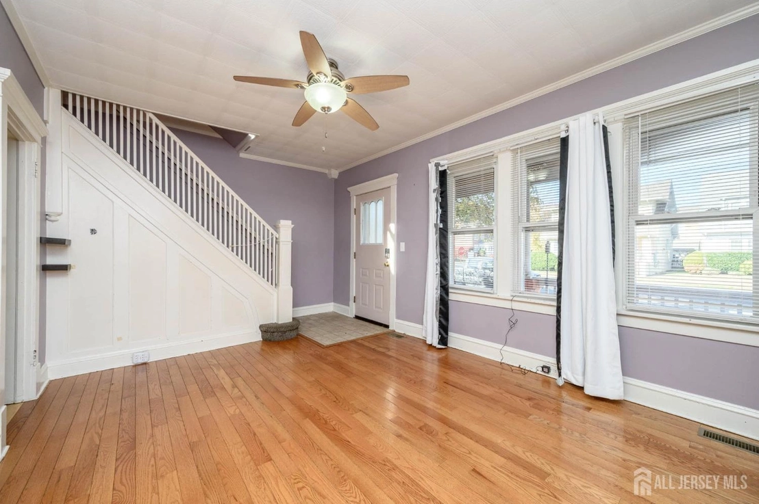 Photo of 123 Grove Avenue