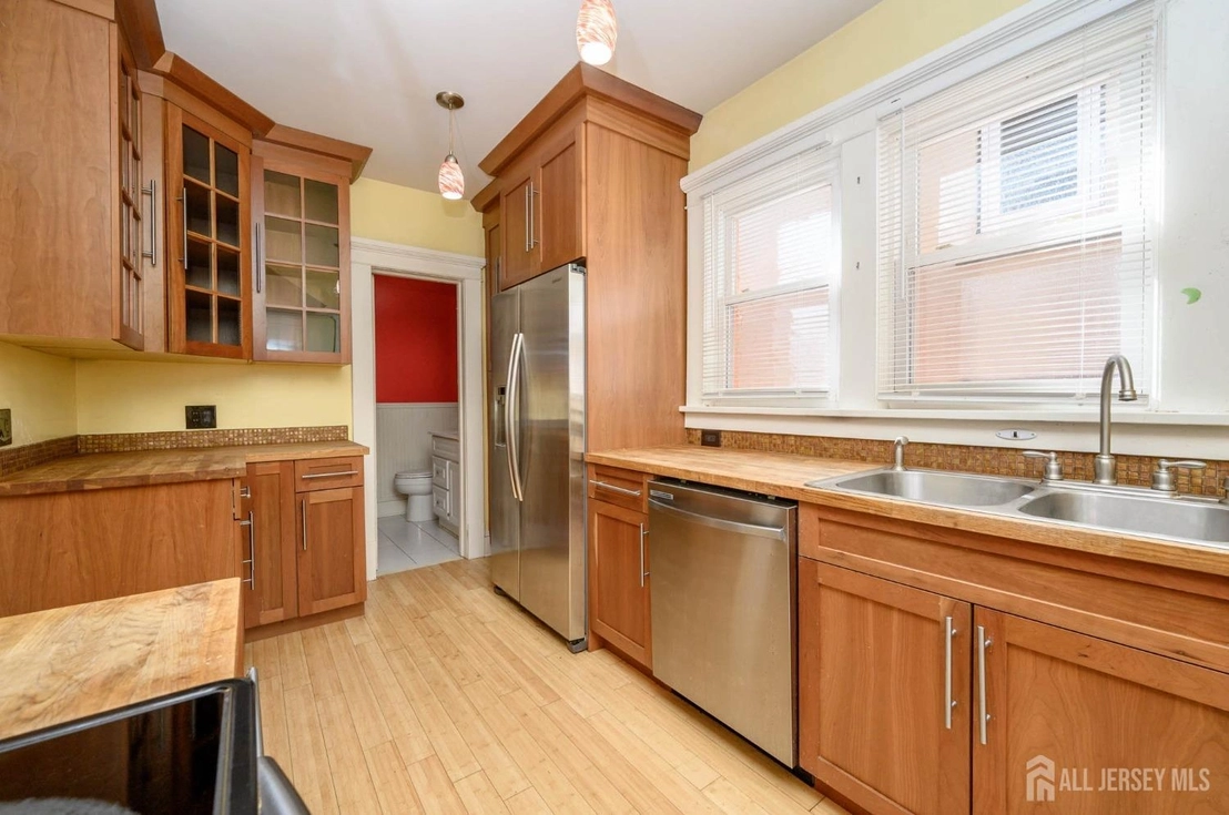 Photo of 123 Grove Avenue