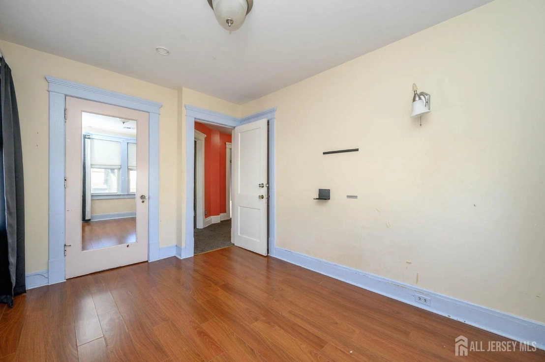 Photo of 123 Grove Avenue