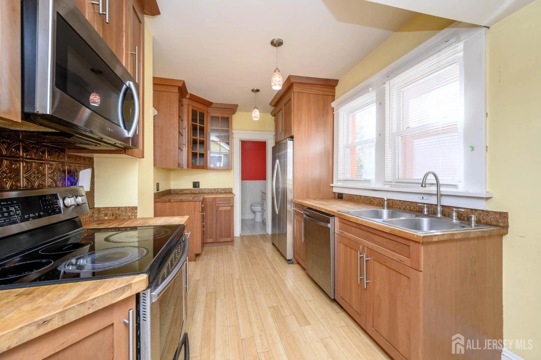 Photo of 123 Grove Avenue