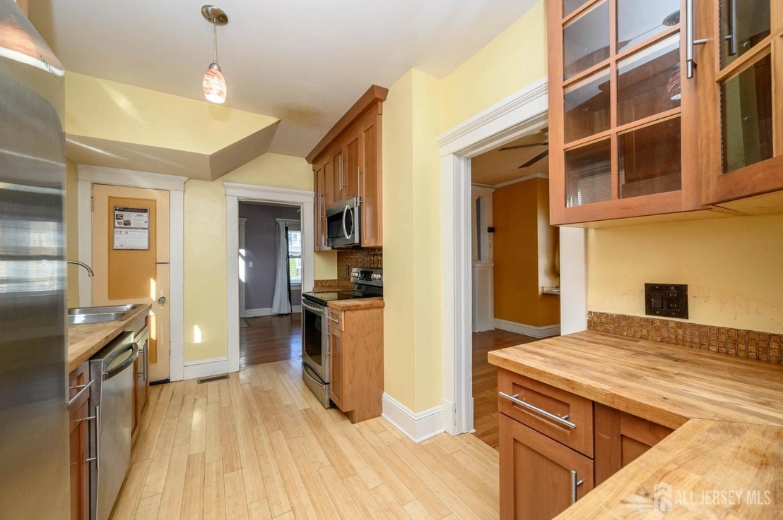 Photo of 123 Grove Avenue