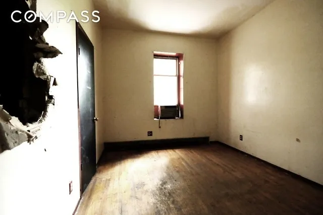 Empty Room at 546 Chauncey Street