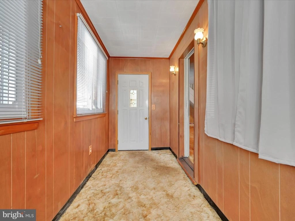 Photo of 583 W RAILROAD ST