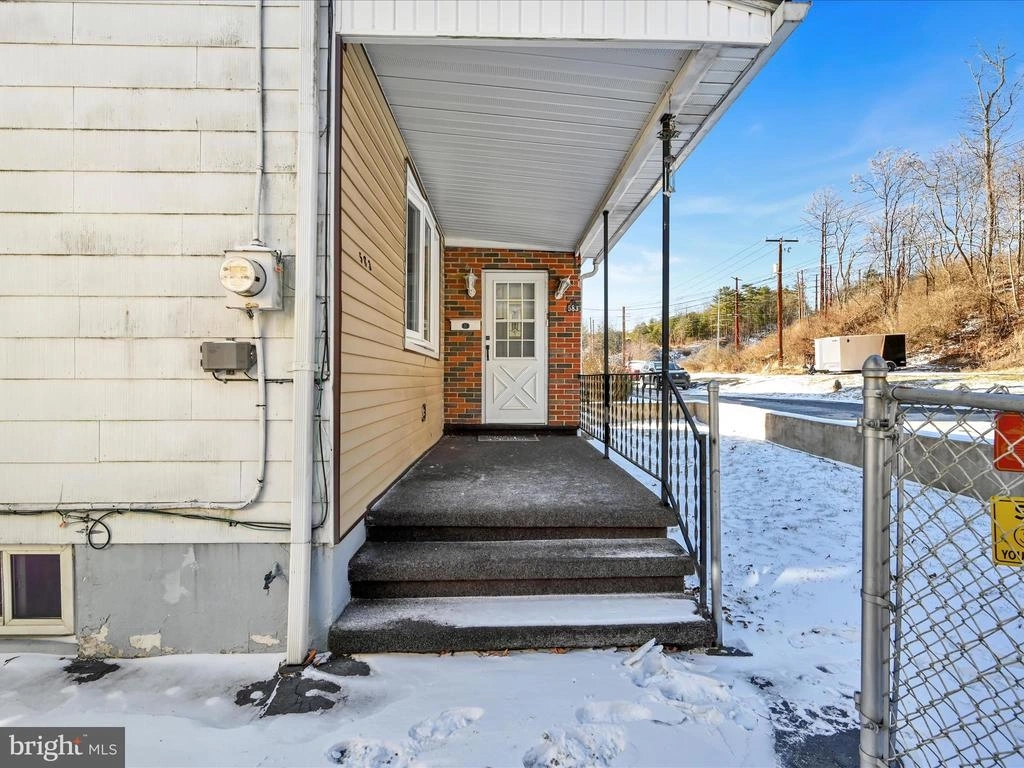 Photo of 583 W RAILROAD ST