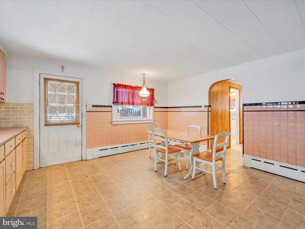 Photo of 583 W RAILROAD ST