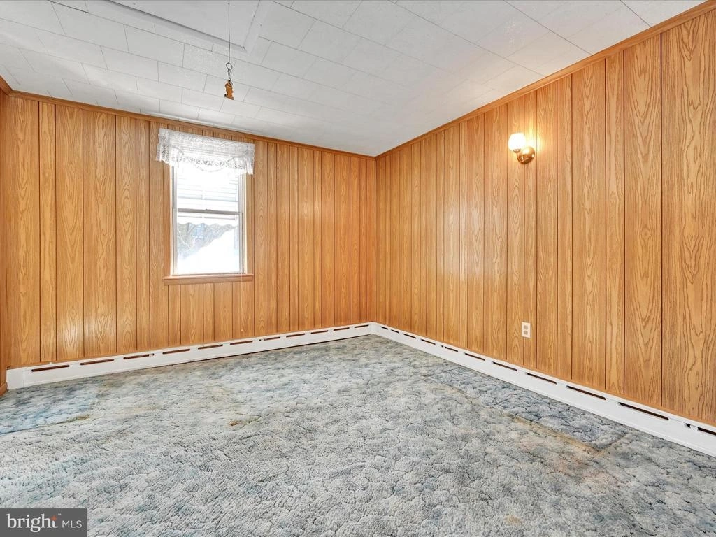 Photo of 583 W RAILROAD ST