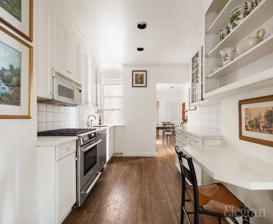 Photo of Unit 4C at 8 E 96th Street