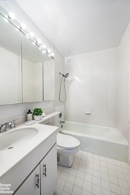 Photo of Unit 2N at 215 W 95TH Street