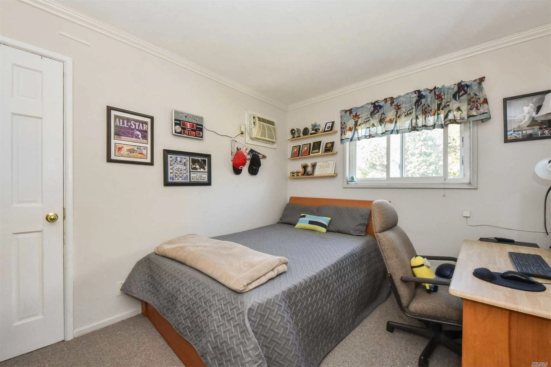 Bedroom, Livingroom at 586 Parkside Dr