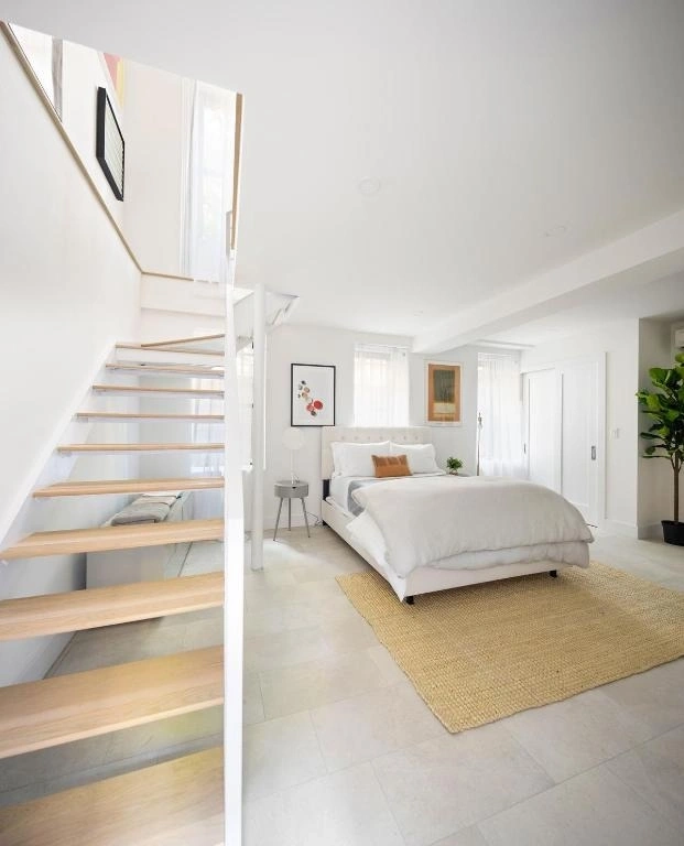 Photo of Unit 2 at 38 Stuyvesant Street