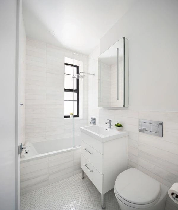 Photo of Unit 2 at 38 Stuyvesant Street