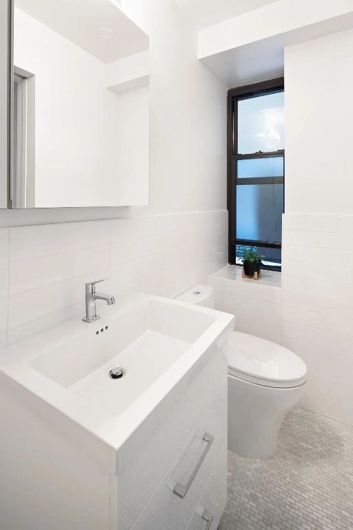 Photo of Unit 2 at 38 Stuyvesant Street