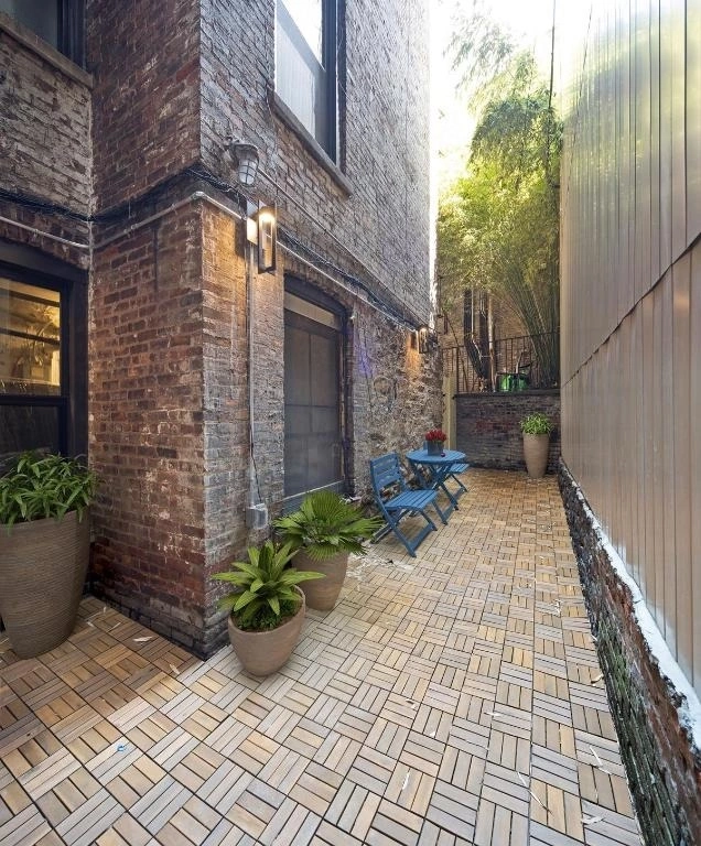 Photo of Unit 2 at 38 Stuyvesant Street