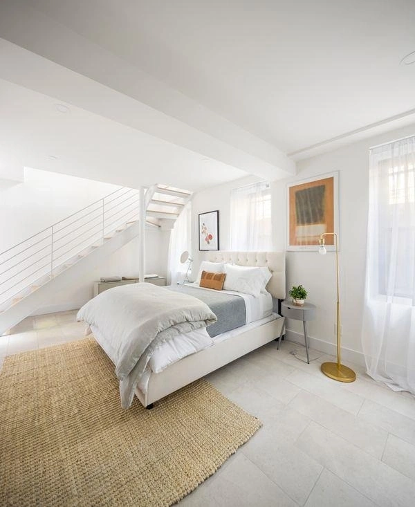 Photo of Unit 2 at 38 Stuyvesant Street