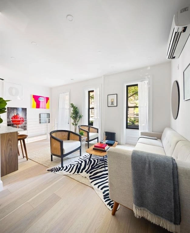 Photo of Unit 2 at 38 Stuyvesant Street