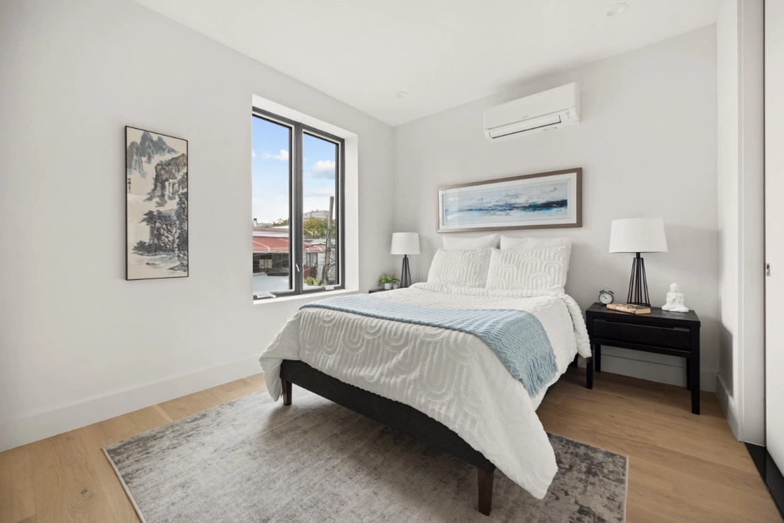 Photo of Unit 3R at 1048 FLUSHING Avenue