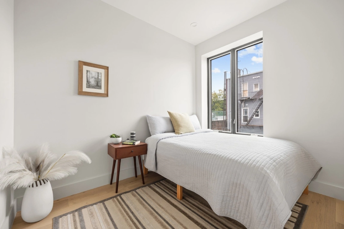 Photo of Unit 3R at 1048 FLUSHING Avenue