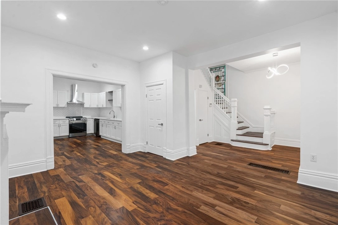 Photo of 107 W Hutchinson Ave