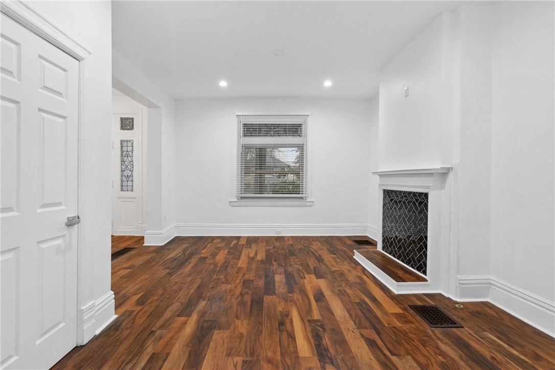 Photo of 107 W Hutchinson Ave