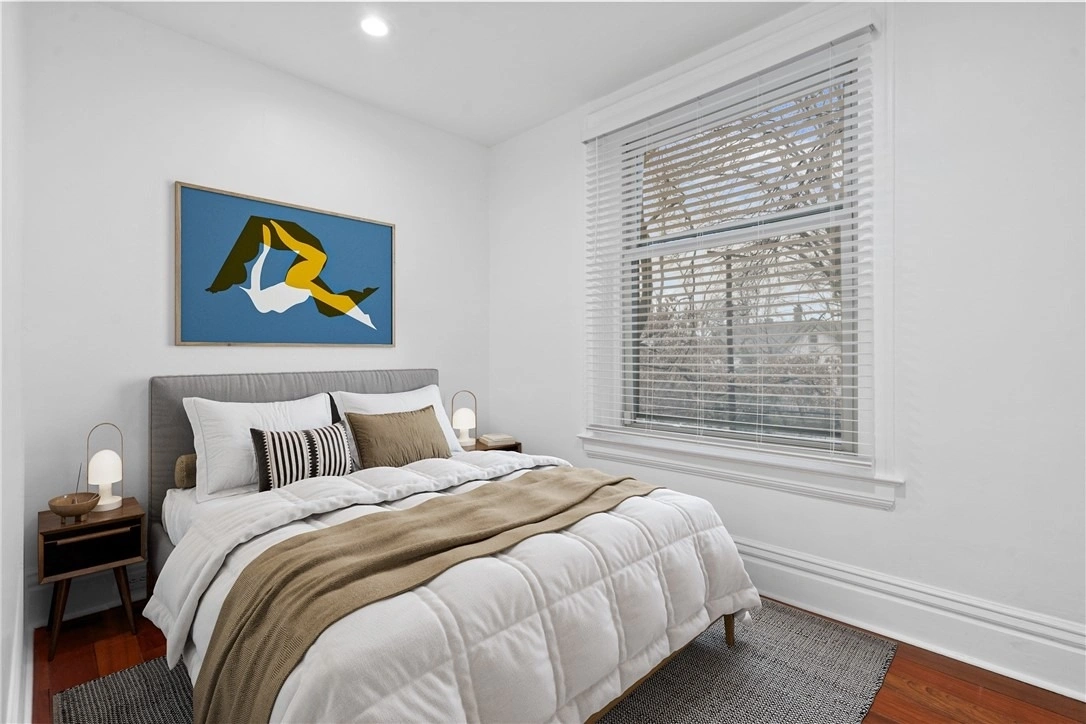 Photo of 107 W Hutchinson Ave