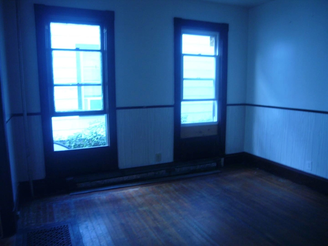 Empty Room at 407 VICTORY AVE
