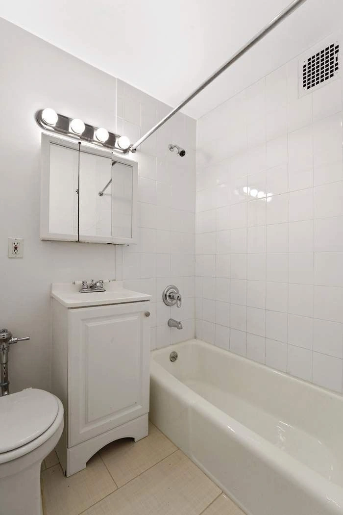 Photo of Unit 3A at 417 E 87th Street