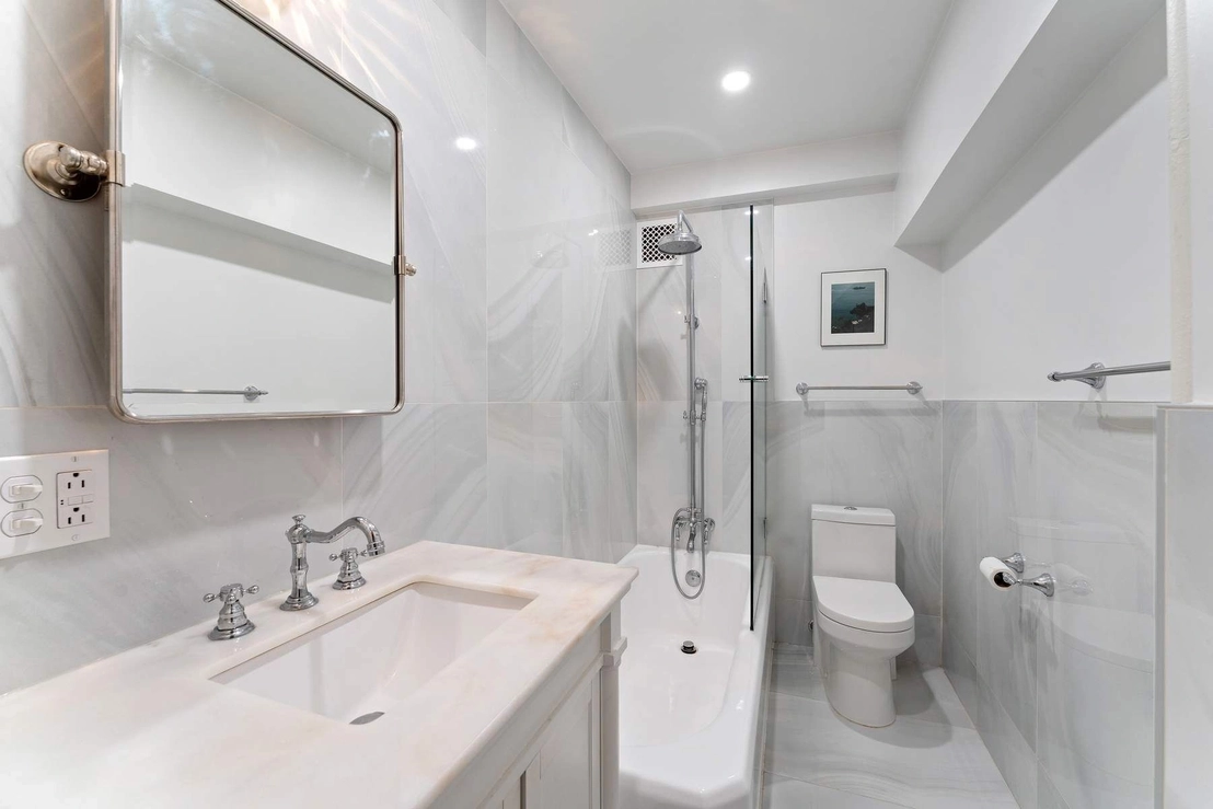 Photo of Unit 10R at 10 Park Avenue