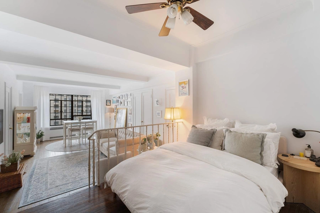 Photo of Unit 10R at 10 Park Avenue