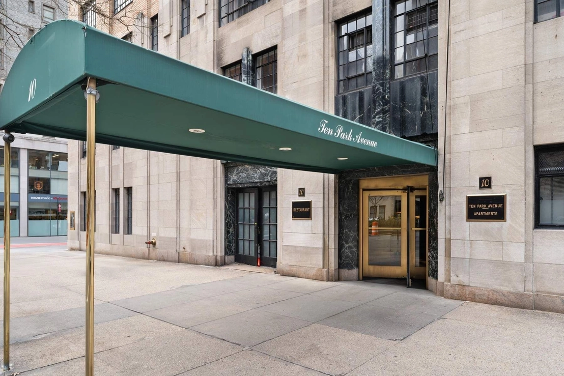Photo of Unit 10R at 10 Park Avenue