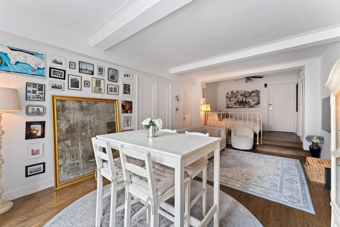 Photo of Unit 10R at 10 Park Avenue