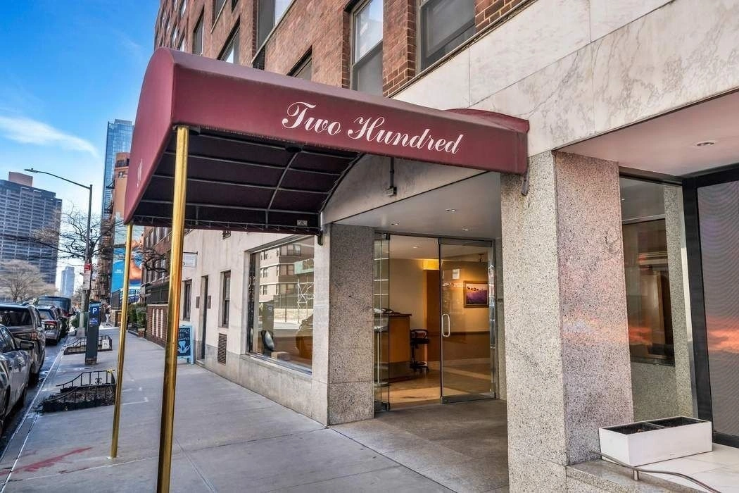 Photo of Unit 19A at 200 E 36th Street