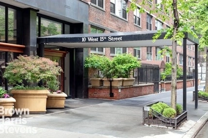 Photo of Unit 924 at 10 W 15TH Street