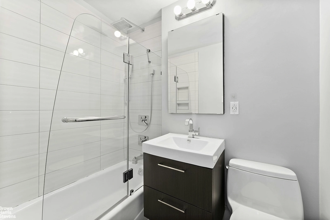 Photo of Unit 924 at 10 W 15TH Street