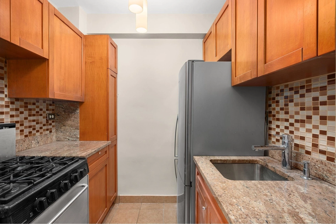 Photo of Unit 4D at 166 E 61ST Street