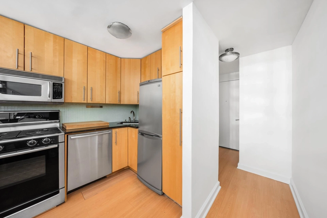 Photo of Unit LB at 211 THOMPSON Street