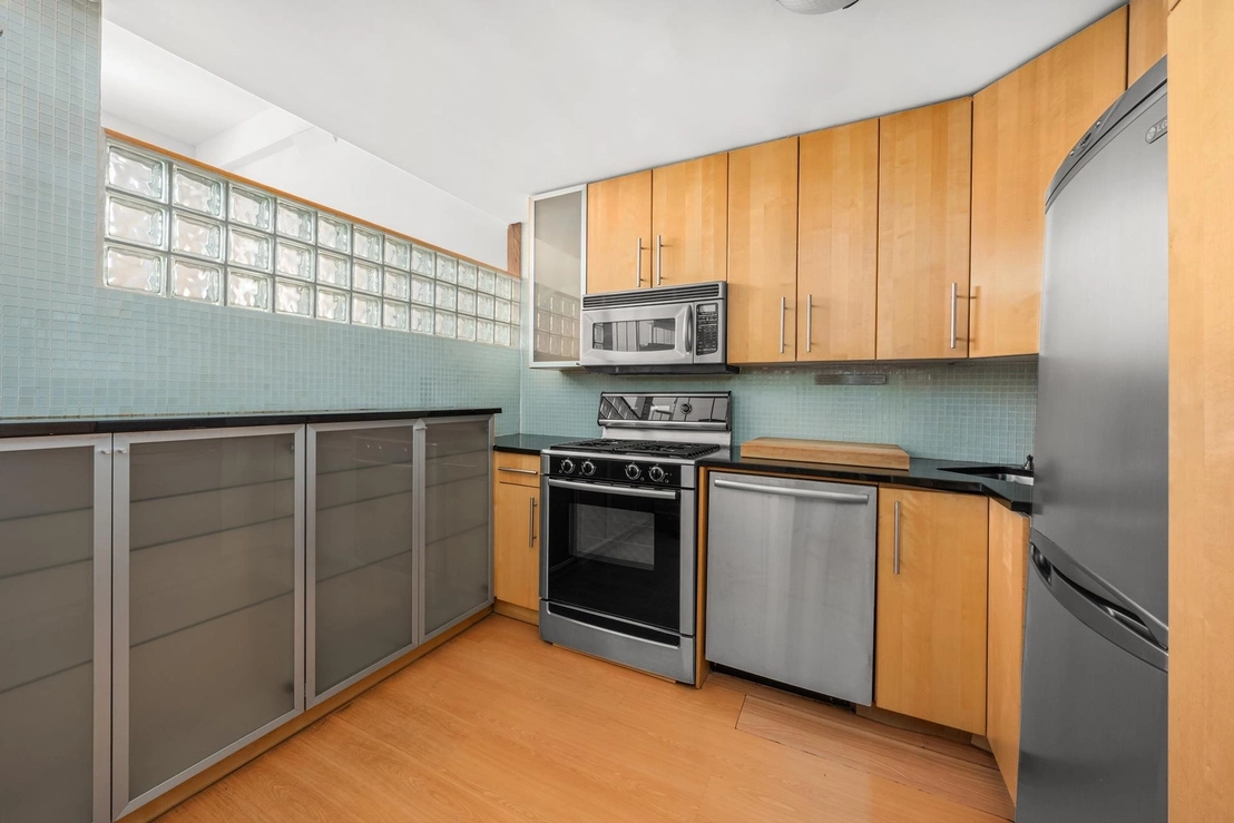 Photo of Unit LB at 211 THOMPSON Street