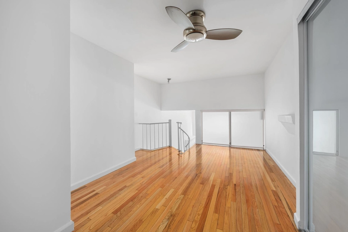 Photo of Unit LB at 211 THOMPSON Street