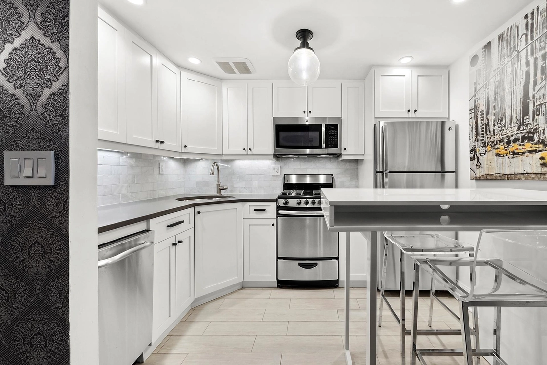 Photo of Unit LB at 211 THOMPSON Street