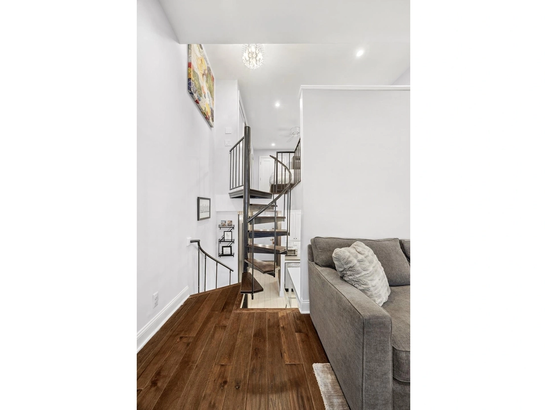 Photo of Unit LB at 211 THOMPSON Street
