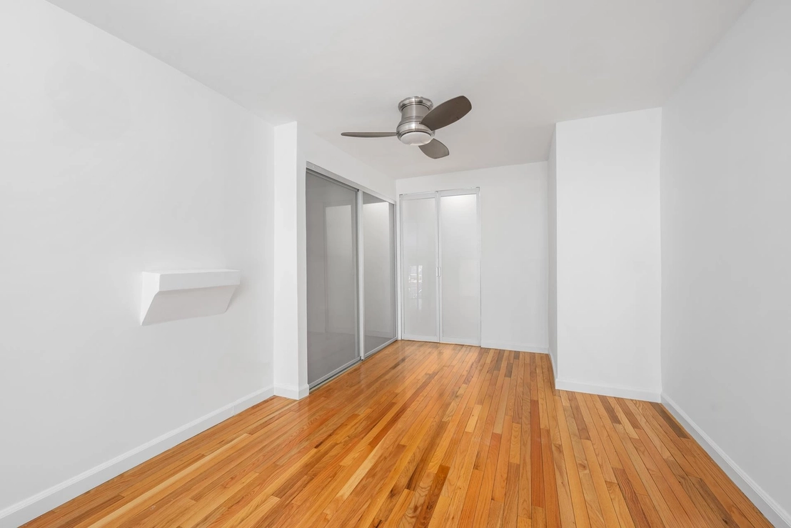 Photo of Unit LB at 211 THOMPSON Street
