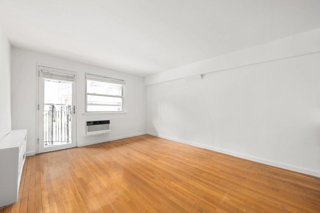 Photo of Unit LB at 211 THOMPSON Street