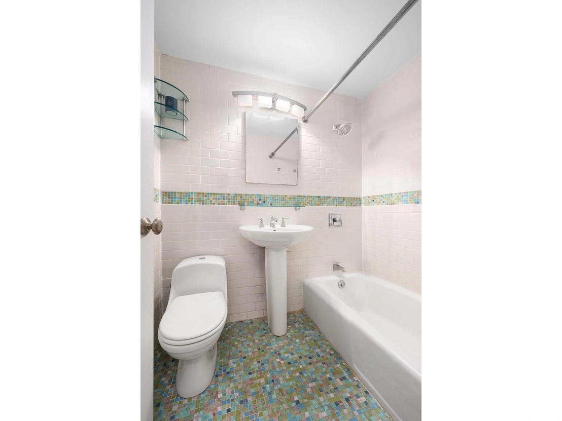 Photo of Unit LB at 211 THOMPSON Street