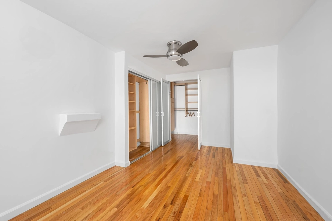 Photo of Unit LB at 211 THOMPSON Street