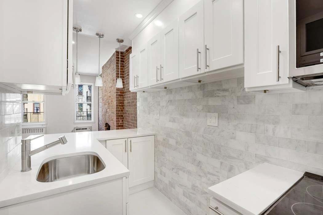 Photo of Unit 3D at 417 E 87th Street
