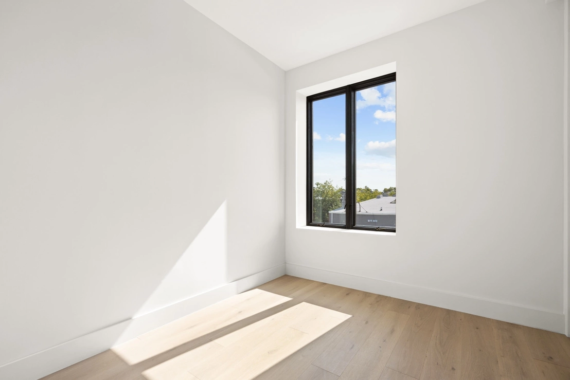Photo of Unit 4L at 1048 FLUSHING Avenue