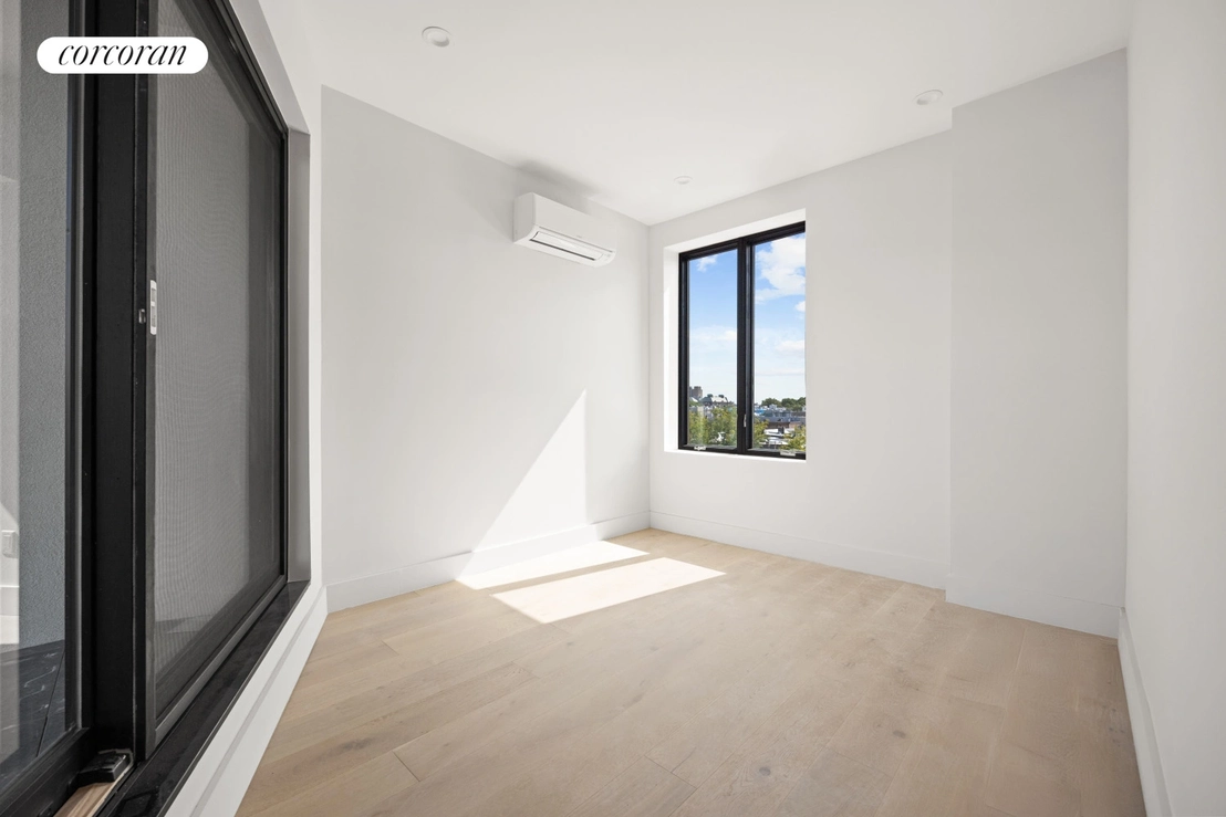 Photo of Unit 4L at 1048 FLUSHING Avenue